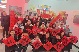 包饺子、写对联、送祝福，武汉新洲区新建社区年味浓浓图片