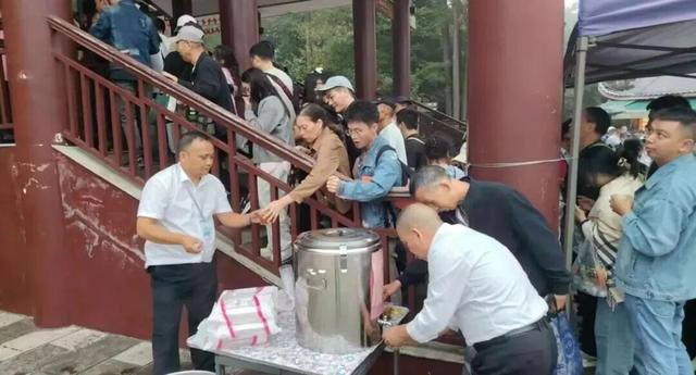 多部门为“双节”保驾护航（更多）