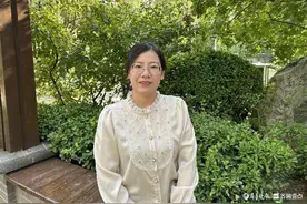 闪光的讲台|李倩：三朵“假花”图片
