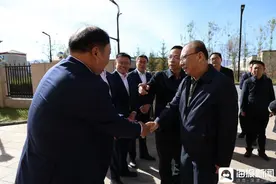 山东省纪委副书记、省监委副主任雷云一行到青海看望慰问援青干部人才并调研图片