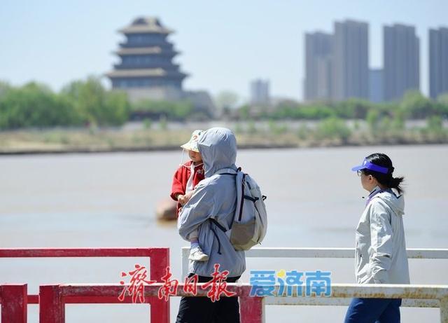 假日拥抱“母亲河”，济南泺口浮桥变身“观景台”