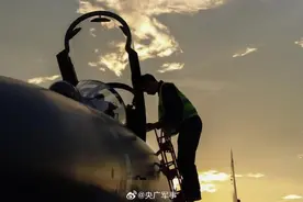 炫酷！空军战机跨昼夜训练大片来了图片