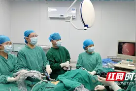 节育环意外“迷路”至腹腔 多学科合作成功为女子解困图片