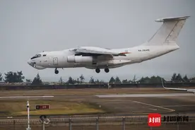 精彩图集｜中远程大型运输机俄罗斯伊尔-76将亮相中国航展图片