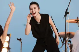 女歌手蒋一侨回应“香飘飘千金”图片