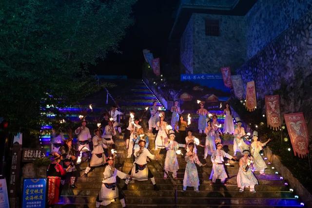 安逸四川 乐游绵阳 ‖ 速抢！999顶帐篷免费送！游九寨沟住九皇山，露营萨朗拿奖牌，一站式爽玩