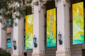 2025春夏中国国际时装周华美“盛”放图片