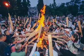 7月16日起 云南民族村上演火把节狂欢图片