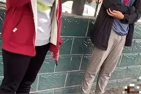 河南一女子骑三轮车逆行撞倒学生后闯红灯逃跑，路人十多分钟将其追回却被抱怨“多管闲事”图片