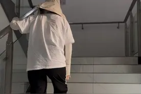 对话被前男友泼汽油烧伤的女子：右脸手已植皮，瘢痕愈发痛痒图片