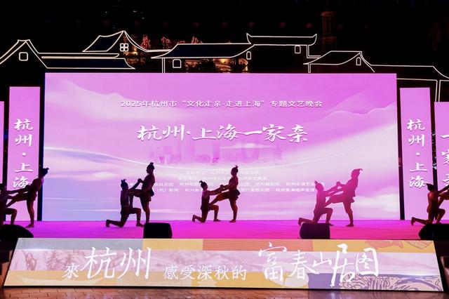 一幅“深秋的富春山居图”，“空降”上海黄浦江畔