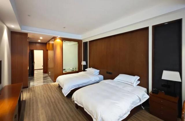 【直播倒计时1天】低至1元畅玩冬日瓦屋山，赏日出云海奇景！就在瓦屋山景区抖音直播间，明早8点准时开抢！