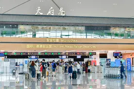 全国第三！今年暑运成都国际航空枢纽旅客吞吐量1676.5万人次图片