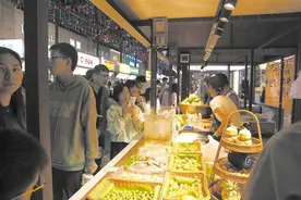 “五一”多元活动点燃曲靖夜经济图片