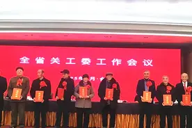 望江县文凯学校党支部书记、校关工委主任汪毅被安徽省关工委授予“全省十佳五老”荣誉称号图片