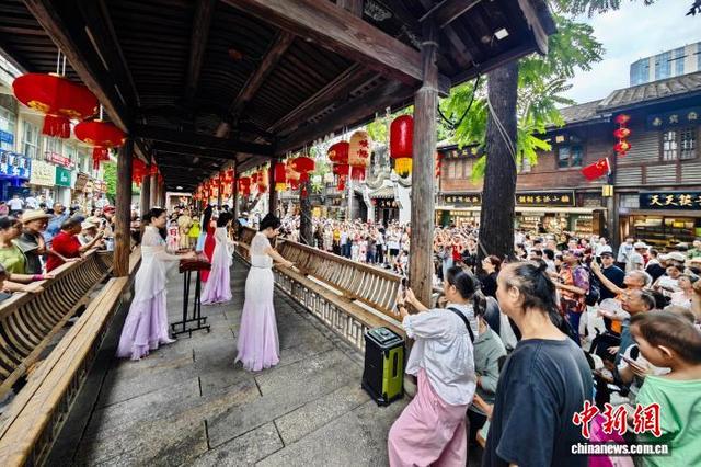 国庆假期 福州三坊七巷人气旺