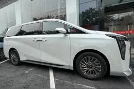 连接华为“全家桶”，传祺M8宗师先锋版29.58万元上市图片