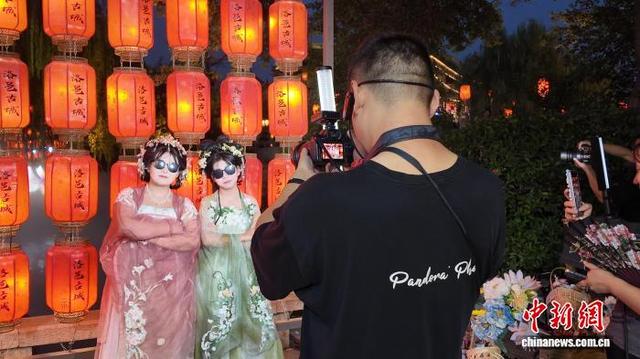 河南洛阳暑期夜游热