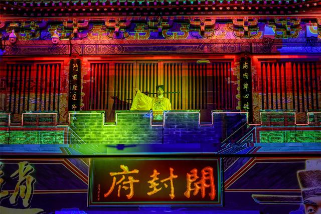 图集｜开封府夜游《南衙千秋月》启幕 光影幻戏点亮千年府衙夜经济