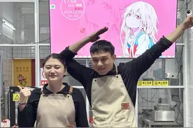 肥娟夫妇通过晨视频向网友拜年：感谢支持，开小吃店比想象中有意思图片