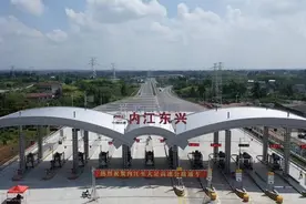 内大高速通车 城市封面万达内江文旅城吸引双城目光图片