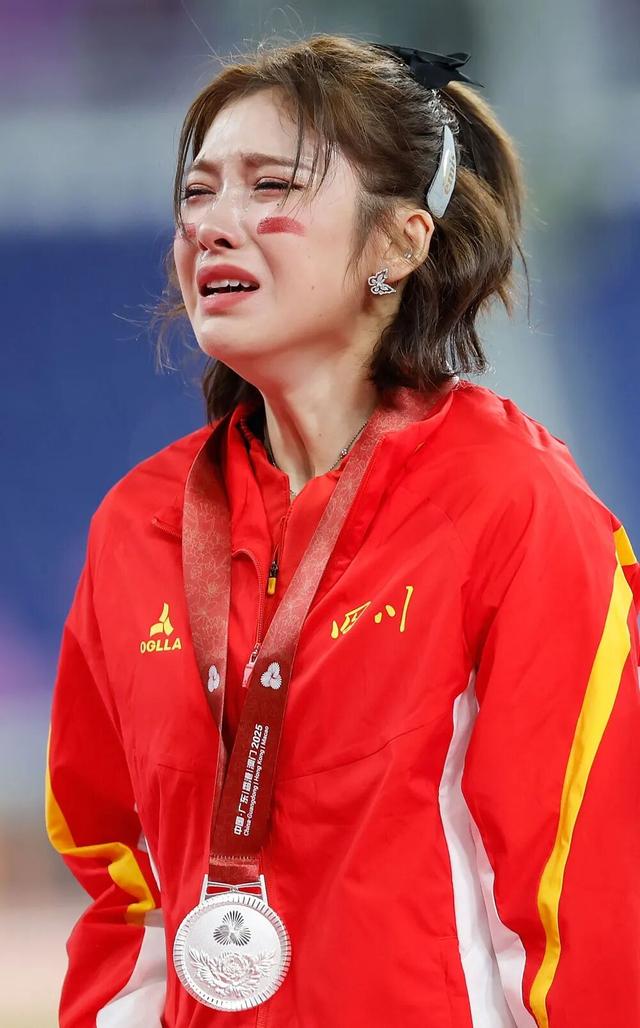 吴艳妮发长文告别：前路艰险，其奈我何