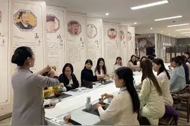 江西铅山县工会开展“工会晚八点”活动图片