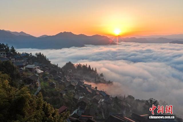 贵州榕江：云端苗寨美如画