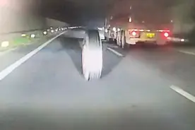 货车轮胎脱落撞死一人！记者调查：货车轮胎脱落不时引发事故，交警分析三种常见脱落原因图片