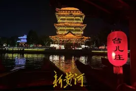 今年旅客量已超600万人，古城台儿庄唱起摇橹船上的青春赞歌 | 青春当先开新局图片