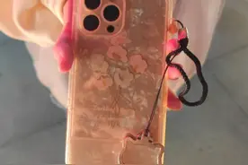 手机遗忘在共享单车上，民警骑行一小时查看300余辆单车帮找回图片