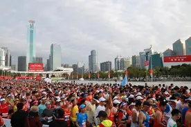 2024广州马拉松开跑图片