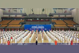 黔西南州“新年登高展风采·健身筑梦向未来”2025全民健身展示暨志愿服务活动在兴义举行图片