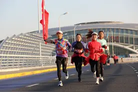 观日出，迎新跑！2025在宝山滨江与第一缕阳光共舞图片