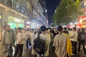 五一假期武汉再度跻身全国十大热门旅游目的地，江汉路步行街首日客流量破45万人次图片