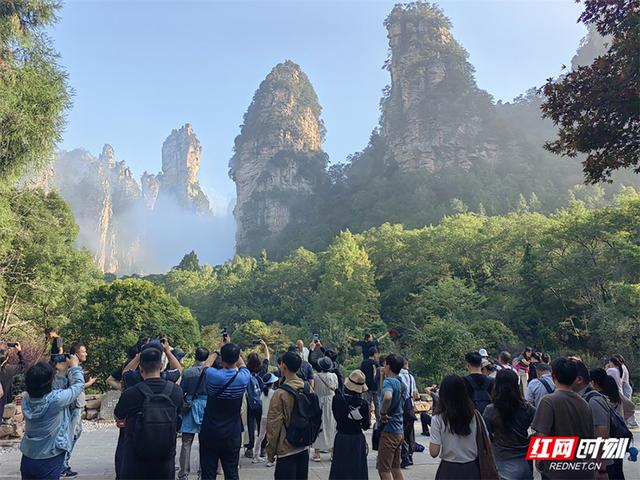 用心用情服务游客 张家界国庆中秋假期交出“暖心”答卷