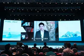 董宇辉获“人民文学奖”遭嘲讽，冤吗图片