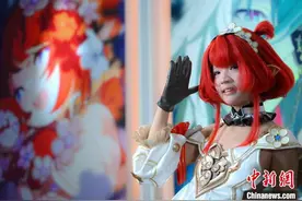 第34届萤火虫动漫游戏嘉年华广州开幕迎客图片