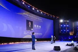 陈凯歌获平遥电影展东西方交流贡献荣誉图片