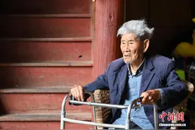 云南102岁抗战老兵何绍从：从不后悔上战场图片