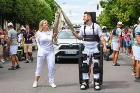 体育的魅力远不止竞技：回顾巴黎奥运会上十个令人感动的瞬间图片