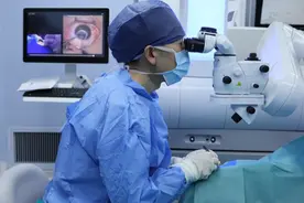 近视飞秒手术升级，上海完成全国首例！患者术后视力即达0.8图片