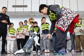 连云港海州公安分局：让青少年在法治港湾中快乐启航图片