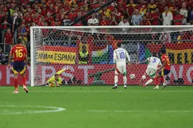 两翼齐飞！西班牙小比分“吊打”意大利图片