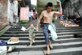 这张照片里的小男孩，今天高考了！图片