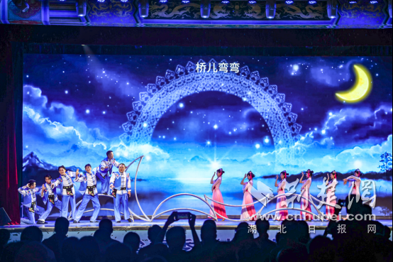 雨幕起欢歌 “荆楚四季村晚”在保康尧治河清凉上演