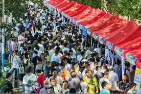 2025极目新闻高招咨询会上，公费师范生、优师计划仍是关注热点图片