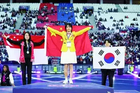 刮腻子、剪头发、玩游戏，三个“00后” 拿下世界冠军！图片