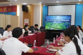 武汉体育学院“奔跑吧武体人”暑期社会实践队访谈兴义市体育企业图片