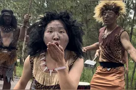 听·见丨不为赚钱只想“放飞”，我跑到景区当“野人”图片